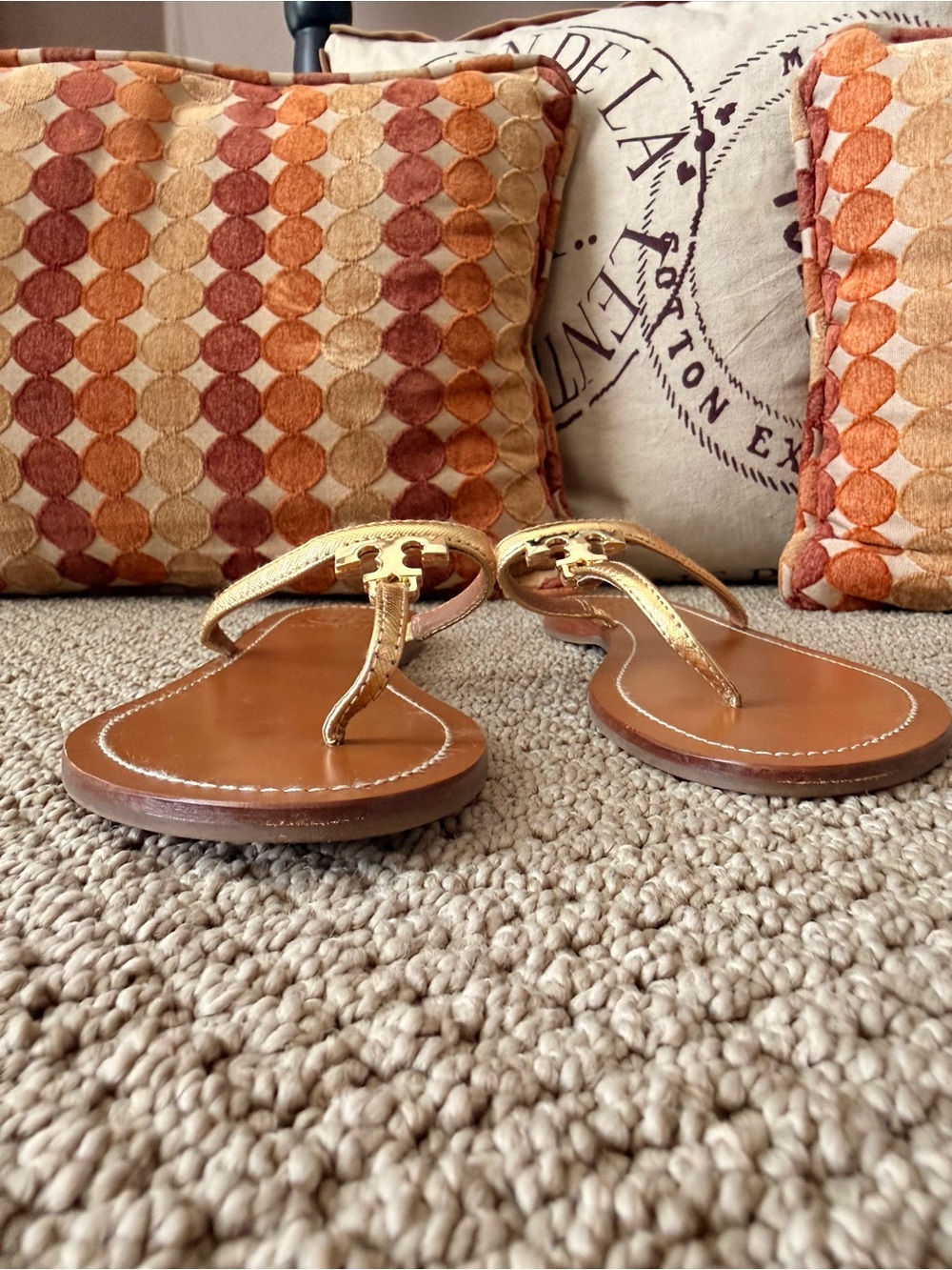 Tory Burch Gold T Metallic Gold Leather Thong Sandals with Tan Footbed Size 7.5 - Picture 2 of 8